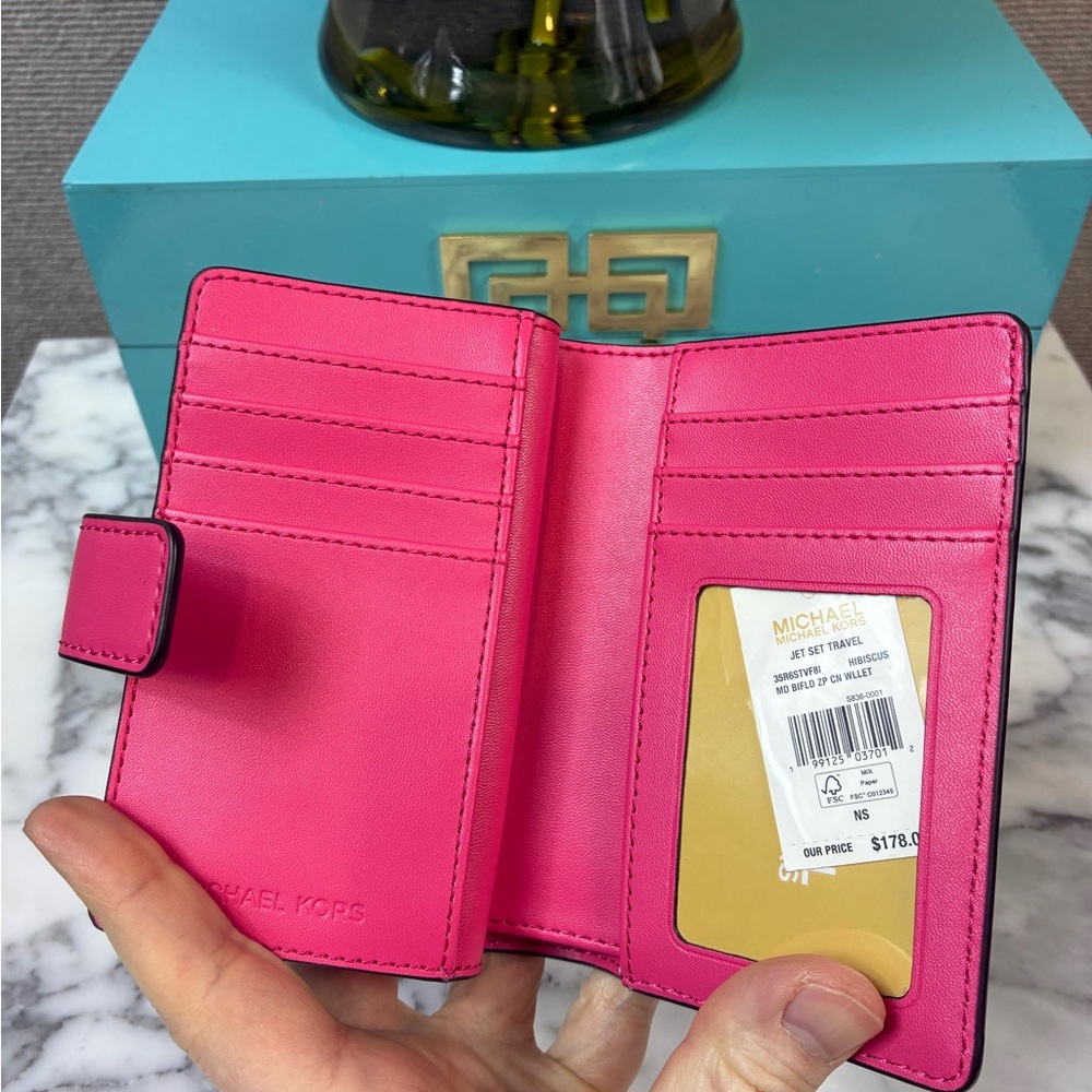 Michael Kors MK Jet Set Travel Hibiscus Pink Heart Bifold Wallet - NWT - Picture 6 of 8